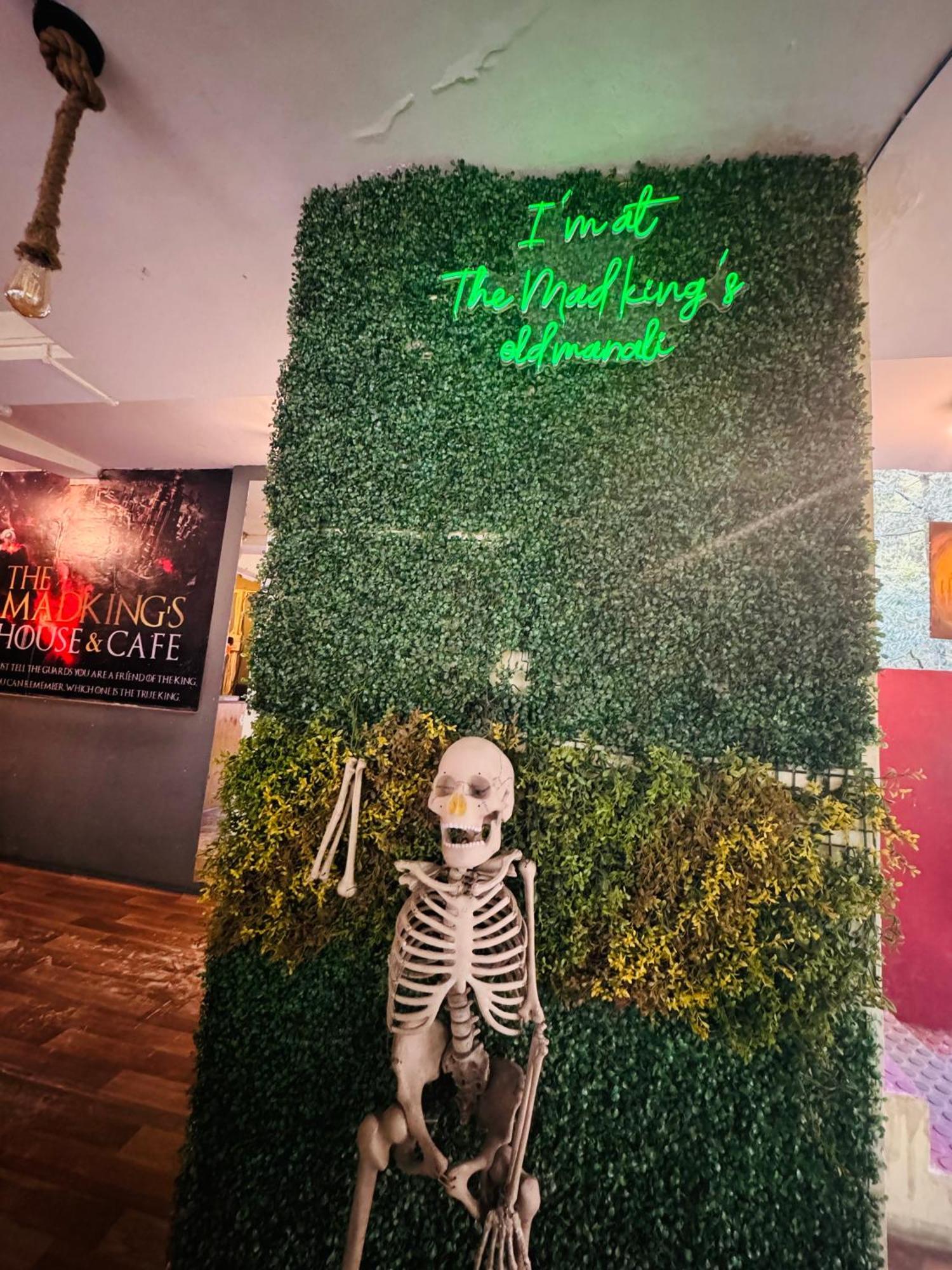 The Mad King'S House & Cafe Hotel มะนาลี ภายนอก รูปภาพ